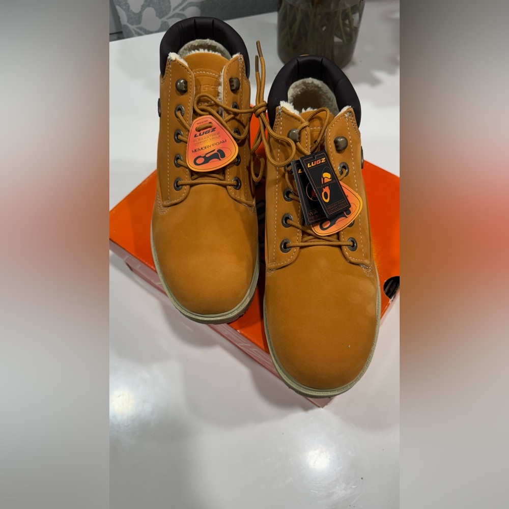 Lugz Men's Brown Boots with Memory Foam with fur lining inside for the winter